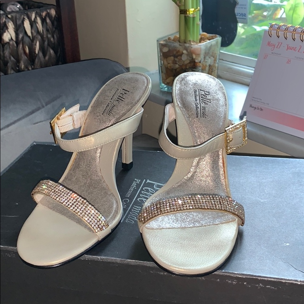 Pelle moda heels